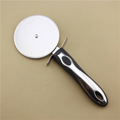 #4 Stainless Steel Pizza Cutter W/ Handle Plastic Edge