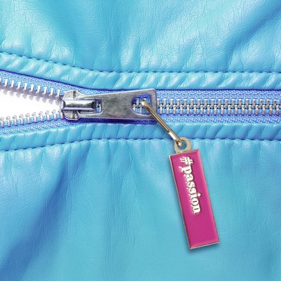 Diestruck Zipper Pull